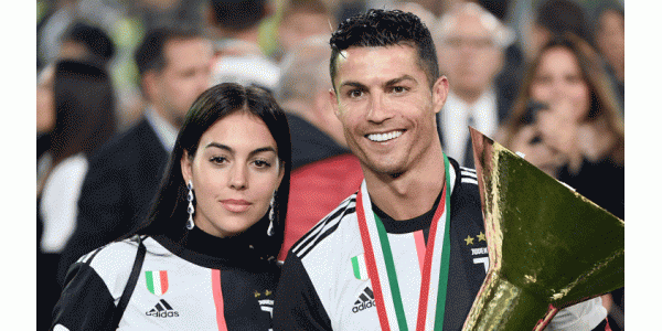Cristiano Ronaldo lahjoittaa Georgina Rodríguezille 3,7 miljoonan punnan kihlasormuksen Cristiano Ronaldo lahjoittaa Georgina Rodríguezille 3,7 miljoonan punnan kihlasormuksen
